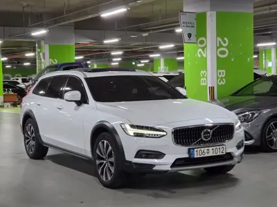 Volvo V90 2021, 43260 км, за 24429.98 USD