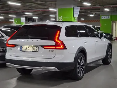 Volvo V90 2021, 43260 км, за 24429.98 USD