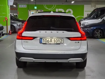 Volvo V90 2021, 43260 км, за 24429.98 USD