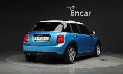 MINI Cooper 2017, 135269 км, за 5123.49 USD
