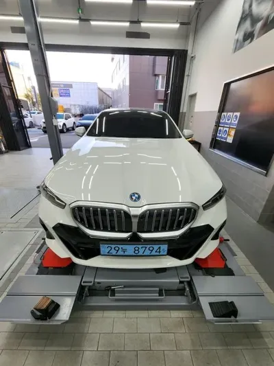 BMW i5 2025, 9000 км, за 46932.87 USD