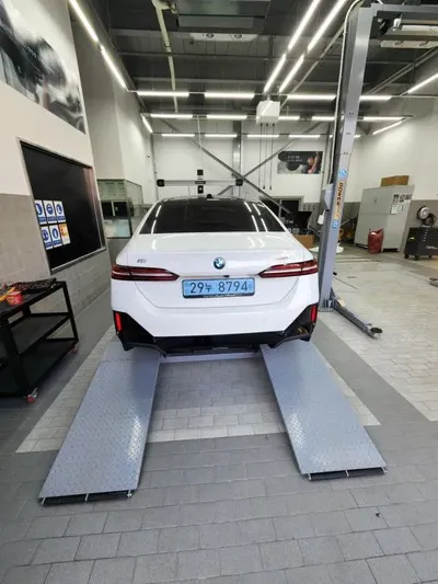BMW i5 2025, 9000 км, за 46932.87 USD