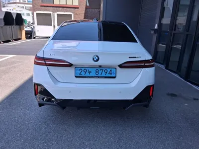 BMW i5 2025, 9000 км, за 46932.87 USD - фото 8