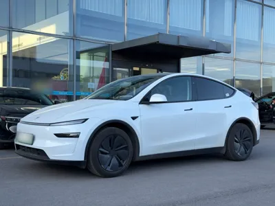 Tesla Model Y 2025, 11200 км, за 35167 USD