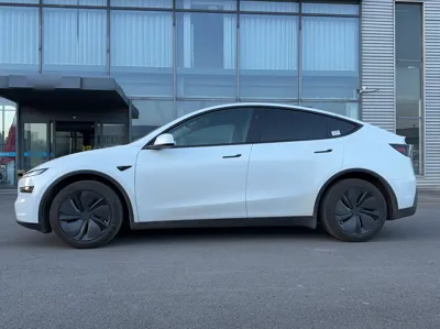 Tesla Model Y 2025, 11200 км, за 35167 USD