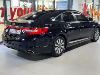 Hyundai Grandeur 2016, 284251 км, за 2732.24 USD