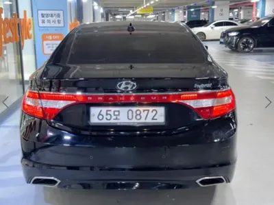 Hyundai Grandeur 2016, 284251 км, за 2732.24 USD