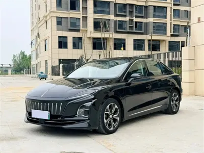 Hongqi Hongqi E-QM5 · 2024 год