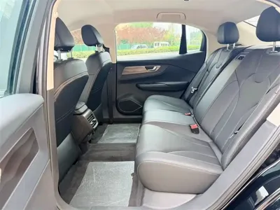 Hongqi Hongqi E-QM5 2024, 35000 км, за 10004.51 USD - фото 6