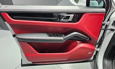 Porsche Cayenne 2020, 64373 км, за 49225.42 USD - фото 24