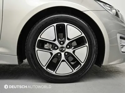 Kia K5 2013, 211493 км, за 2115.28 USD