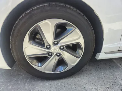Hyundai Sonata 2016, 141500 км, за 5645.27 USD