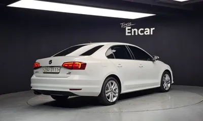 Volkswagen Jetta 2015, 187367 км, за 3931.99 USD