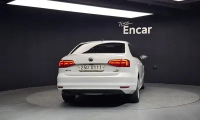 Volkswagen Jetta 2015, 187367 км, за 3931.99 USD