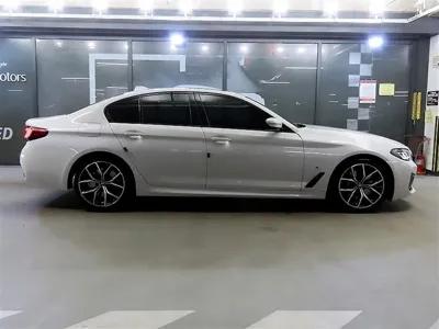 BMW 5-Series 2023, 30243 км, за 29276.62 USD