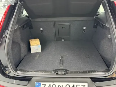 Volvo XC40 2025, 1622 км, за 28000.25 USD - фото 13