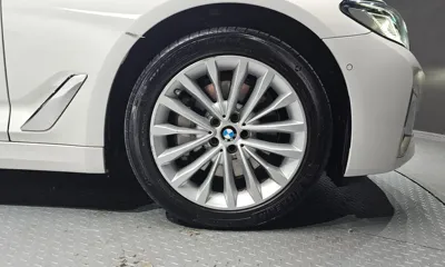 BMW 5-Series 2021, 65984 км, за 24710.93 USD