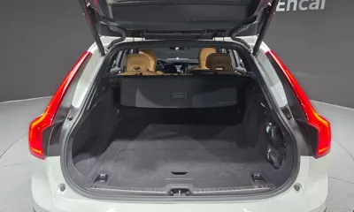 Volvo V90 2019, 72444 км, за 21596.43 USD - фото 30