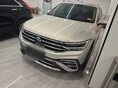 Volkswagen Tiguan L 2021, 101800 км, за 15140.82 USD