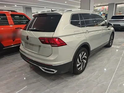 Volkswagen Tiguan L 2021, 101800 км, за 15140.82 USD - фото 7
