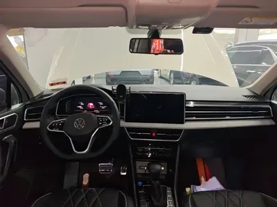Volkswagen Tiguan L 2021, 101800 км, за 15140.82 USD - фото 10
