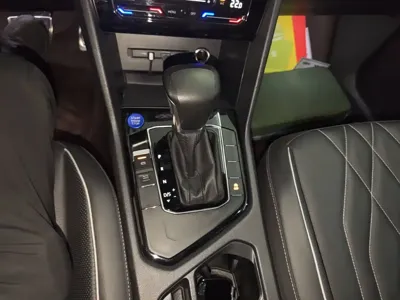 Volkswagen Tiguan L 2021, 101800 км, за 15140.82 USD - фото 14