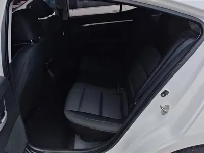 Hyundai Elantra 2018, 91000 км, за 5591.42 USD - фото 11
