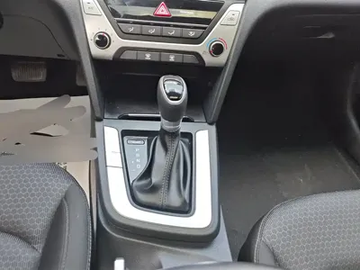 Hyundai Elantra 2018, 91000 км, за 5591.42 USD - фото 16