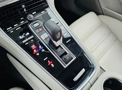 Porsche Panamera 2018, 118913 км, за 40370.22 USD - фото 10