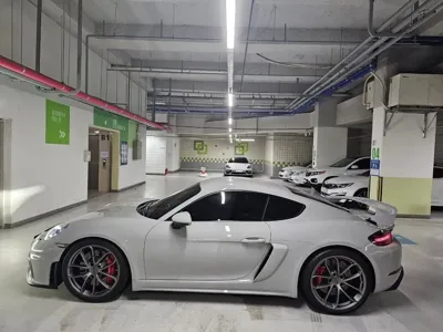 Porsche 718 2023, 6990 км, за 100760.54 USD