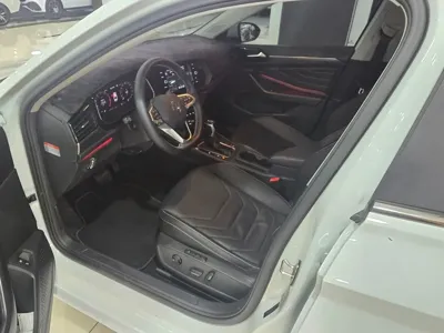 Volkswagen Jetta 2023, 41750 км, за 21596.43 USD - фото 7