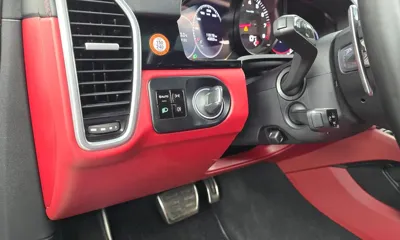 Porsche Cayenne 2019, 115178 км, за 41059.57 USD - фото 17