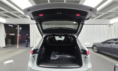 Porsche Cayenne 2019, 115178 км, за 41059.57 USD - фото 20