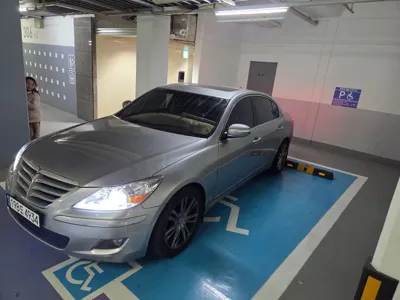 Hyundai Genesis 2011, 169000 км, за 4553.74 USD