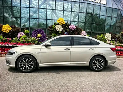 Volkswagen Lavida 2020, 62000 км, за 8357.7 USD
