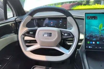 Geely Galaxy L7