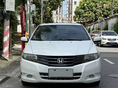 Honda City Classic 2010, 81000 км, за 2626.55 USD