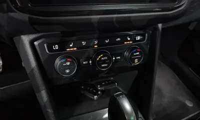 Volkswagen Tiguan 2018, 93399 км, за 11815.68 USD - фото 29