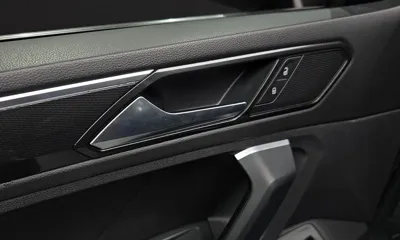 Volkswagen Tiguan 2018, 93399 км, за 11815.68 USD - фото 35