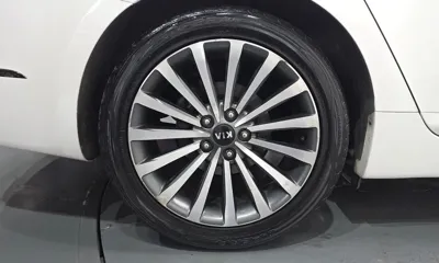 Kia K7 2014, 115326 км, за 3843.65 USD
