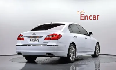 Hyundai Genesis 2014, 65479 км, за 5054.48 USD
