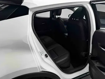 Toyota C-HR 2023, 19900 км, за 11168.12 USD - фото 6