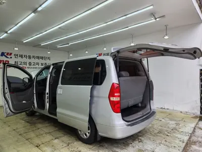 Hyundai Starex 2010, 80430 км, за 3275.57 USD - фото 18