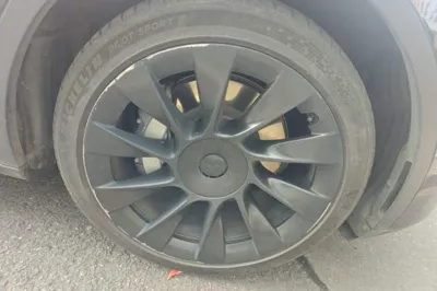 Tesla Model Y 2021, 56000 км, за 22808 USD