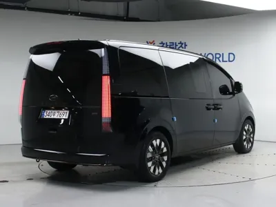 Hyundai Staria 2024, 60000 км, за 24204.16 USD