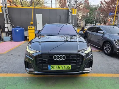 Audi Q8 2023, 28000 км, за 55255.78 USD