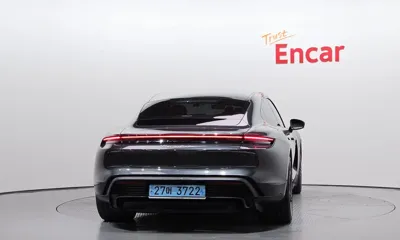 Porsche Taycan 2021, 79812 км, за 70366.69 USD