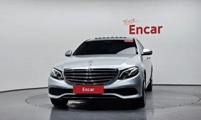 Mercedes-Benz E-Class 2019, 80145 км, за 15534.12 USD