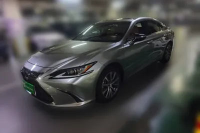 Lexus ES · 2020 год