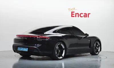 Porsche Taycan 2022, 67197 км, за 651459.63 USD